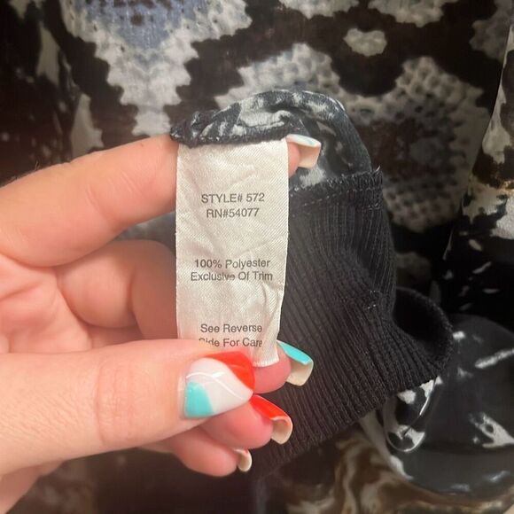 ✨CAbi Sweatshirt Python Print Sheer Chiffon Sz Medium Top✨ - Picture 8 of 8